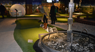 Fontän från Sergels torg som hinder på  O'Learys Äventyrsgolf