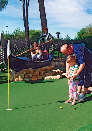 Gondol på Marina di Venezias äventyrsgolf