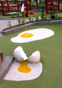 Knäckt ägg på Alton Towers äventyrsgolf
