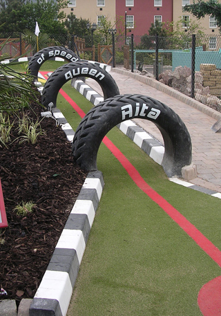 Däck allé över äventyrsgolffairway