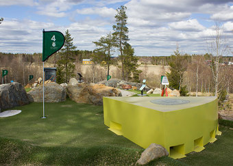 Äventyrsgolf kan spelas igenom en stor västerbottensost