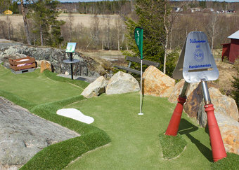 Miniatyr av konstverk som äventyrsgolfhinder