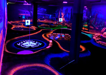 Black light äventyrsgolf