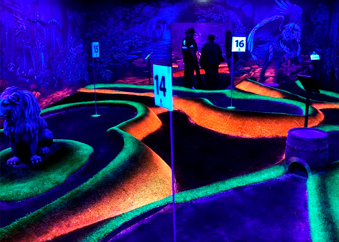 Blacklight äventyrsgolf