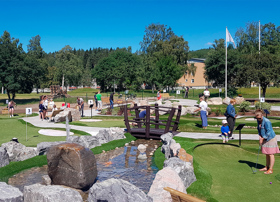 Hur väljer man tema till en äventyrsgolfbana?