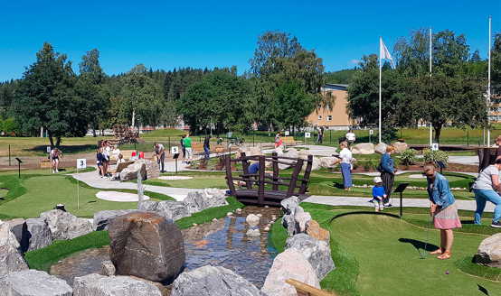 Hur väljer man tema till en äventyrsgolfbana?