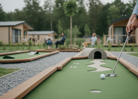 Hur många hål bör en minigolfbana ha?